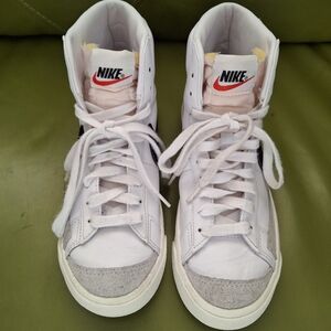 Nike Blazer Mid 77 White Black Suede Mudguards Red Logo Sneakers Unisex size 6